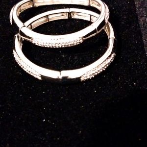 Whbm silvertone rhinestone stretch bangles pair new